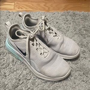 Nike Air Max Motion 2. Grey and Teal.